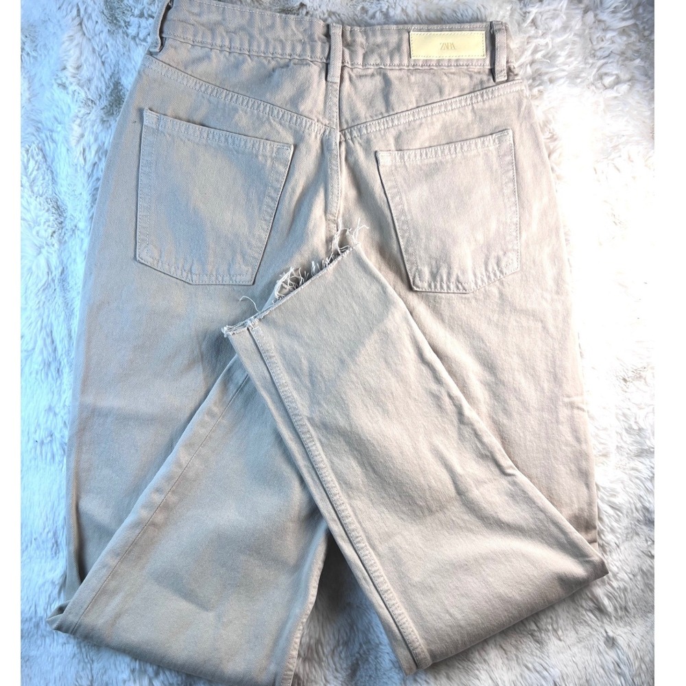 Zara High Waisted Mom Jeans Tan Khaki Denim Raw Hem Frayed Size 6. A26